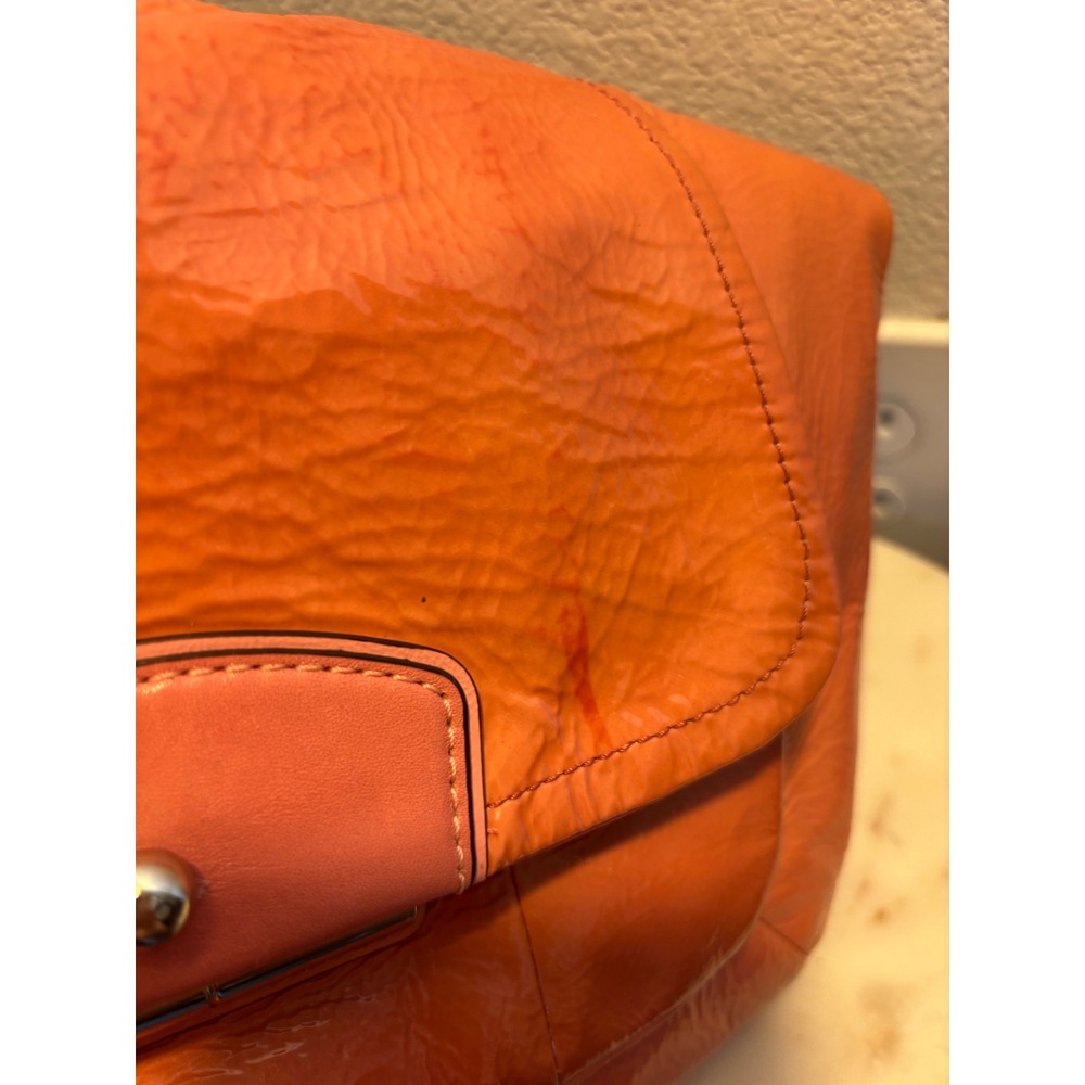 Coach Coral Pink Crinkled Patent Leather Hobo Shoulder Bag Turnlock Pink Bag - Picture 4 of 11